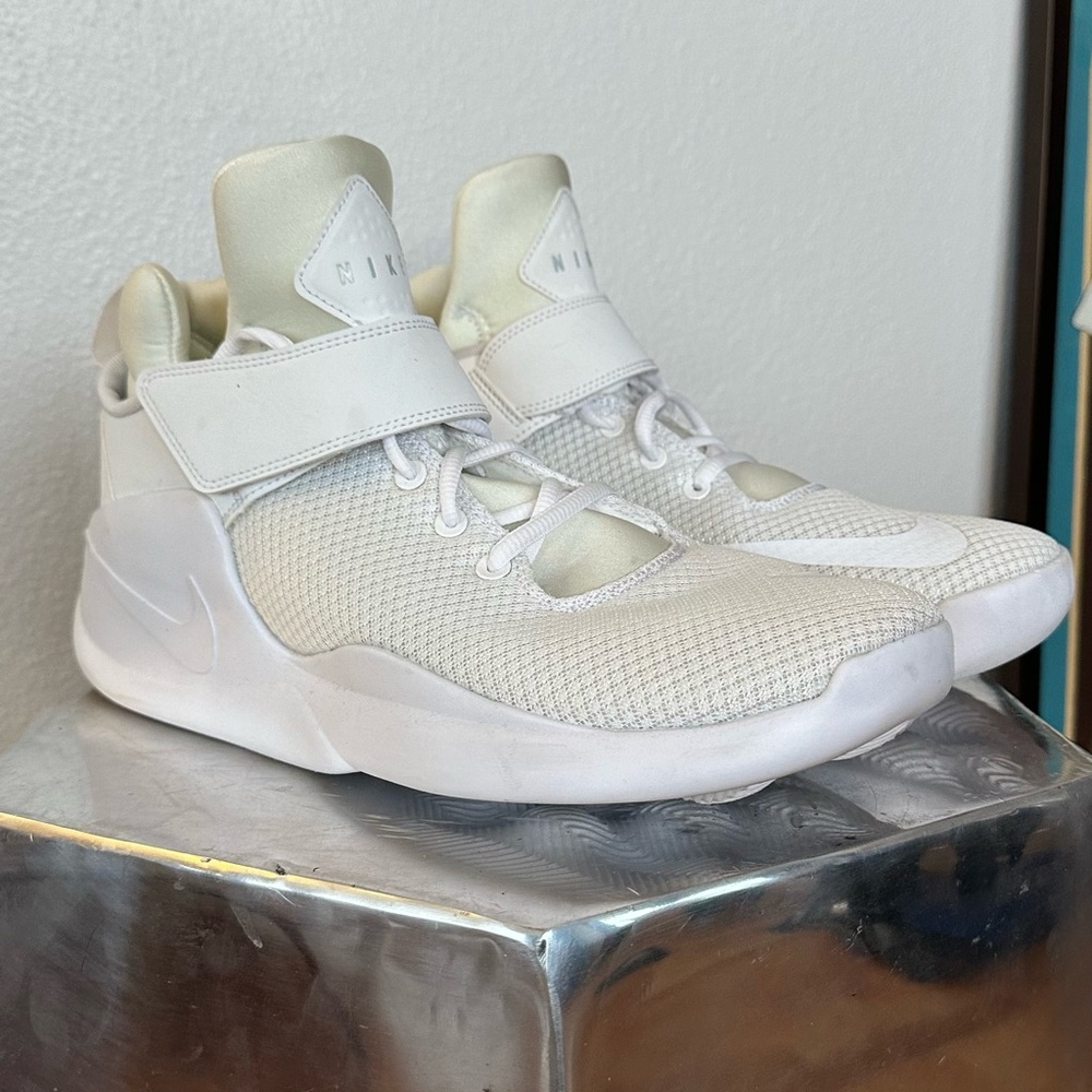 Men’s Nike Kwazi Shoes barely worn, like new.